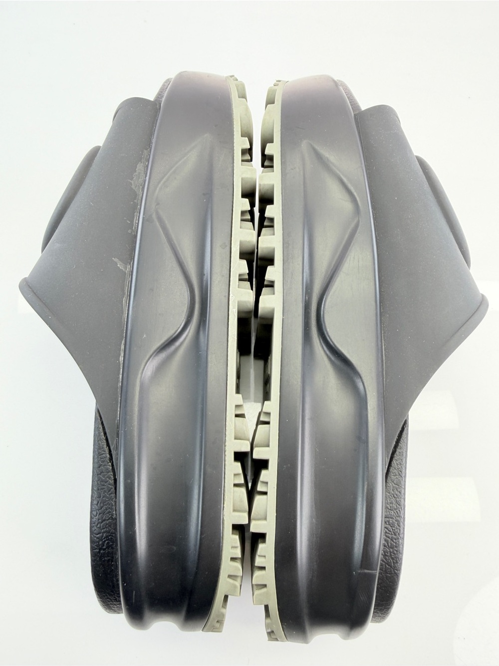 Gucci Black GG Embossed Platform Slide Sandals - Picture 9 of 11
